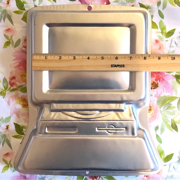 COMPUTER CAKE PAN by Wilton - Picture 9 of 9